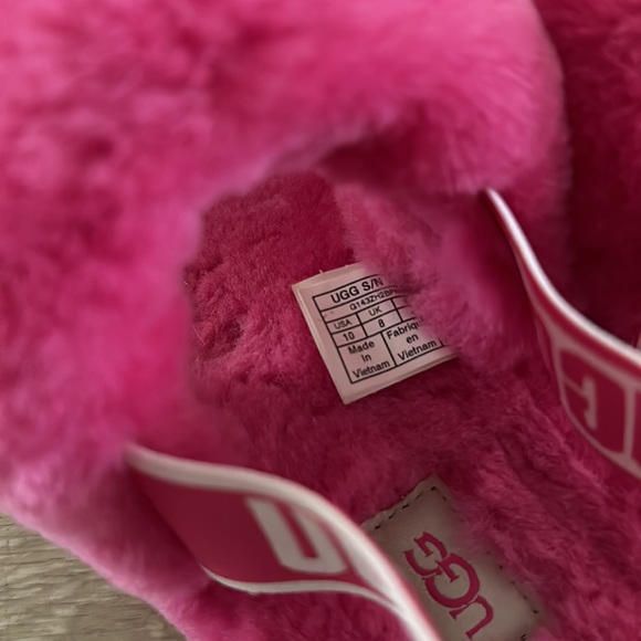 UGG SLIDES!! - Picture 2 of 5